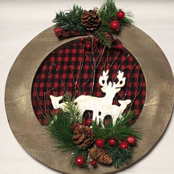 BUFFALO PLAID WOOD ROUND HOLIDAY WINTER SCENE DEER RUSTIC CABIN DECOR HANGING - Picture 1 of 4